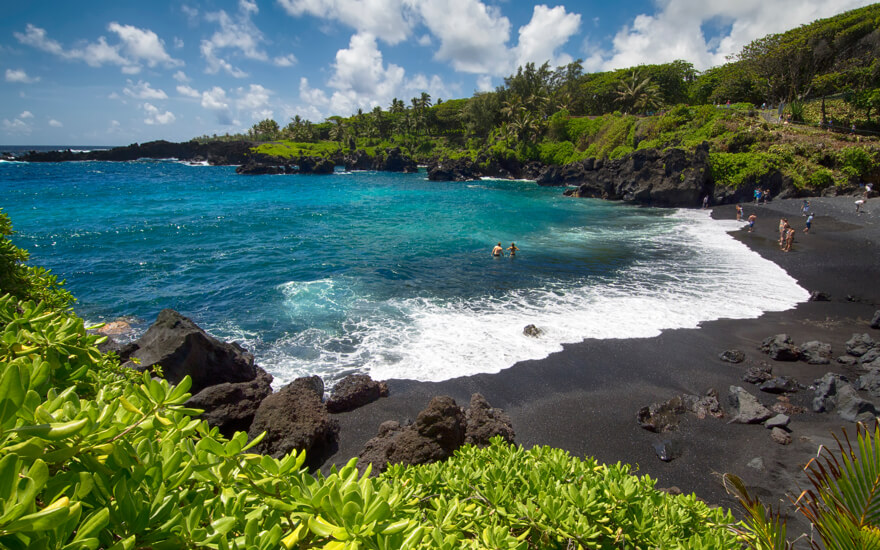 maui black sand beach