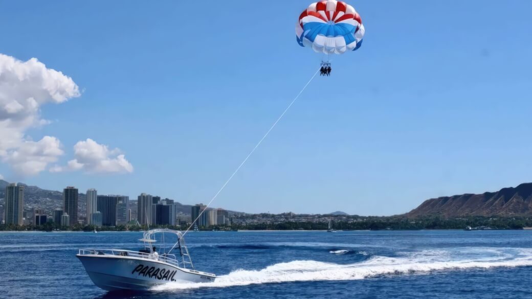 Parasailing in Oahu Hawaii